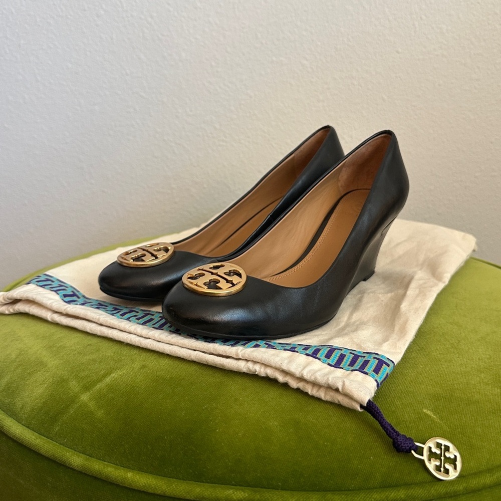 Tory Burch Chelsea Wedge in Black with Dust Bag | Low Heel Wedge with Gold Logo